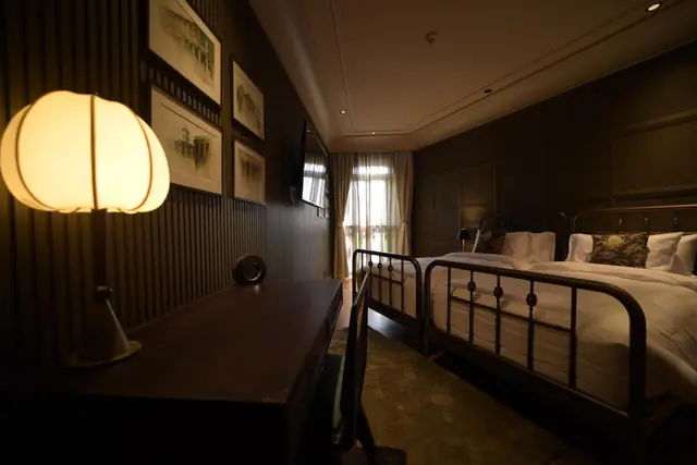 hotel room