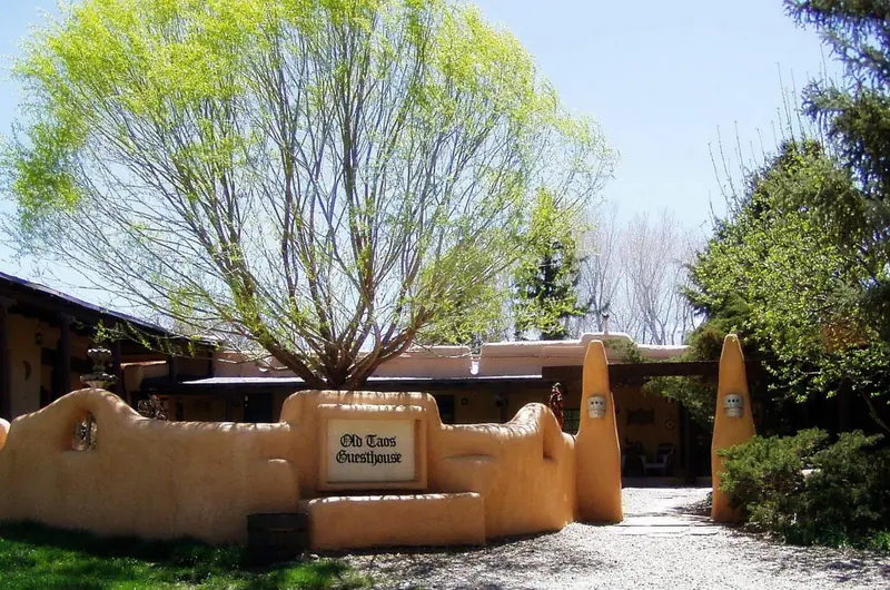 Old Taos Guesthouse B&B