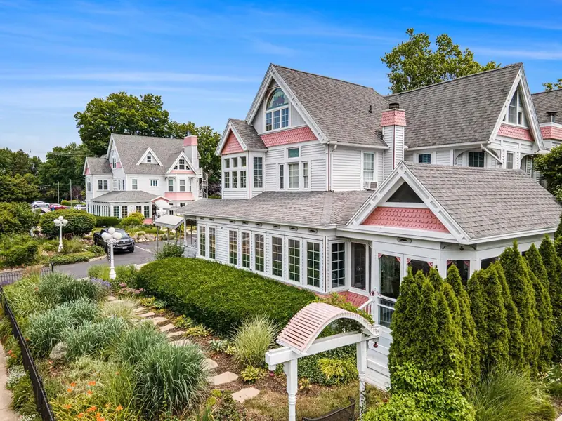 Yelton Manor Bed and Breakfast